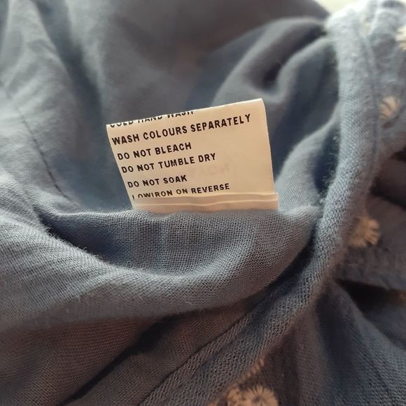 LF Blue Daisy Criss-Cross Chambray Boho Ruffle Floral Crop Top 4 Blue NWT - Picture 3 of 10